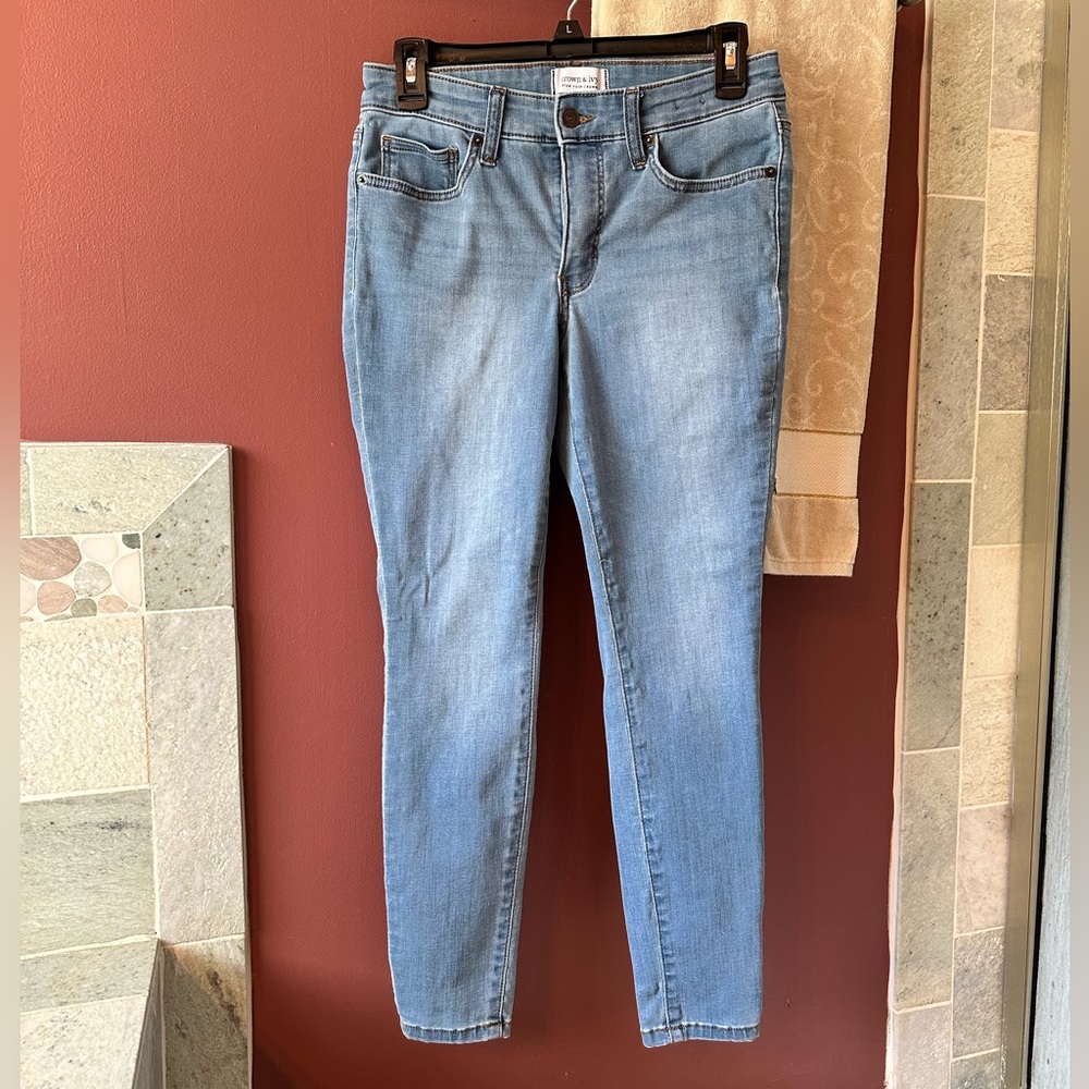 ⭐️Crown & Ivy Skinny Jeans, Mid Rise, Size 6P